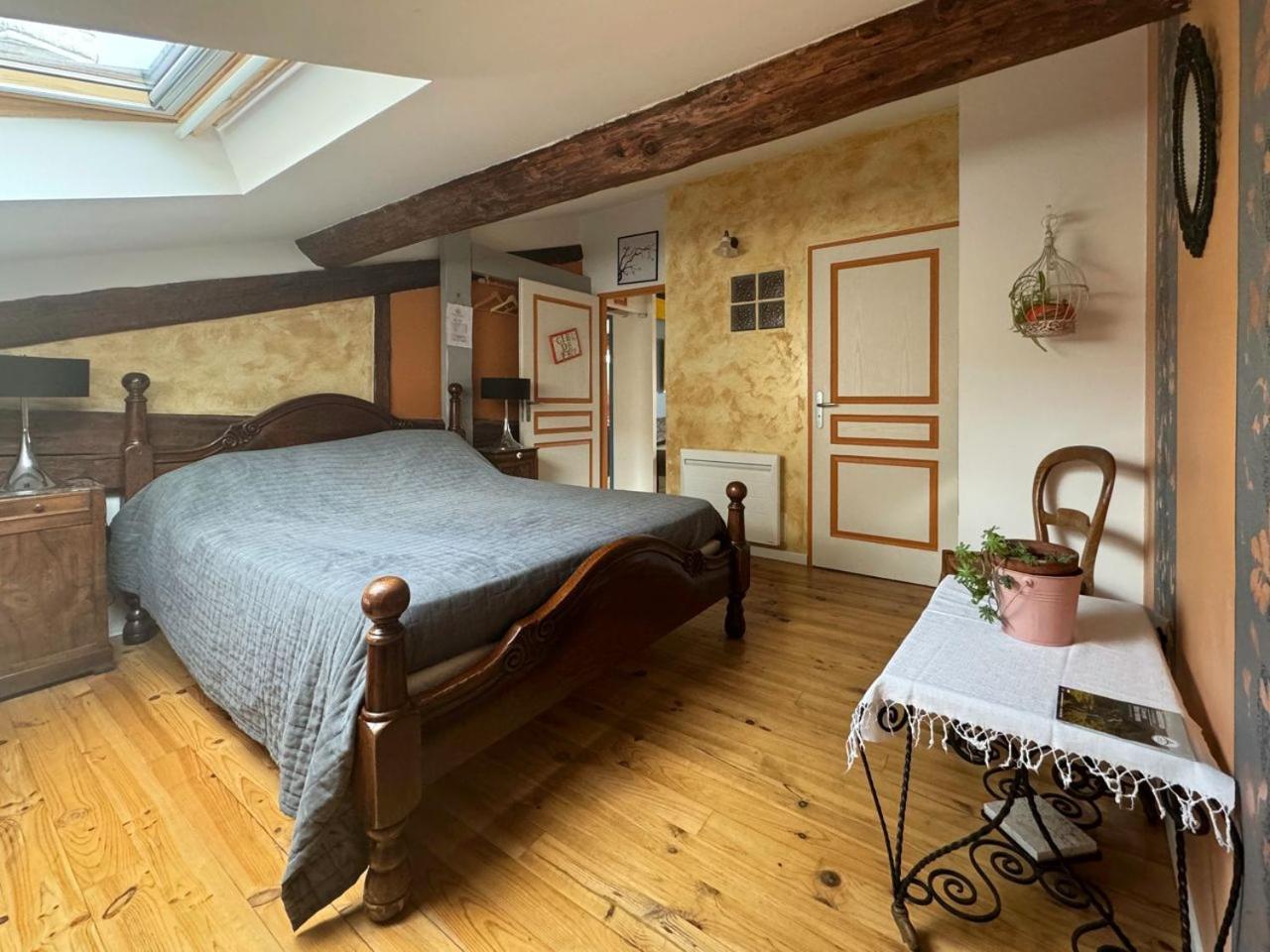L'Oustal De L'Annetta Chambres Et Tables D'Hotes Comus Екстер'єр фото