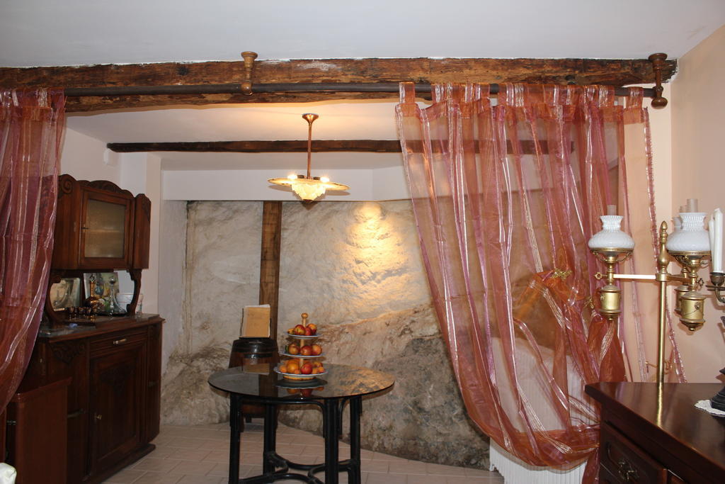 L'Oustal De L'Annetta Chambres Et Tables D'Hotes Comus Екстер'єр фото